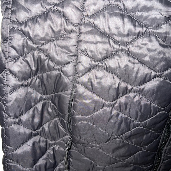 The North Face Women's ThermoBall Insulated Black Hooded Parka II - Picture 4 of 10